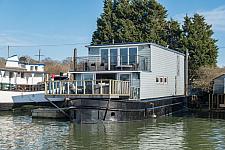 Houseboat Harbourside View